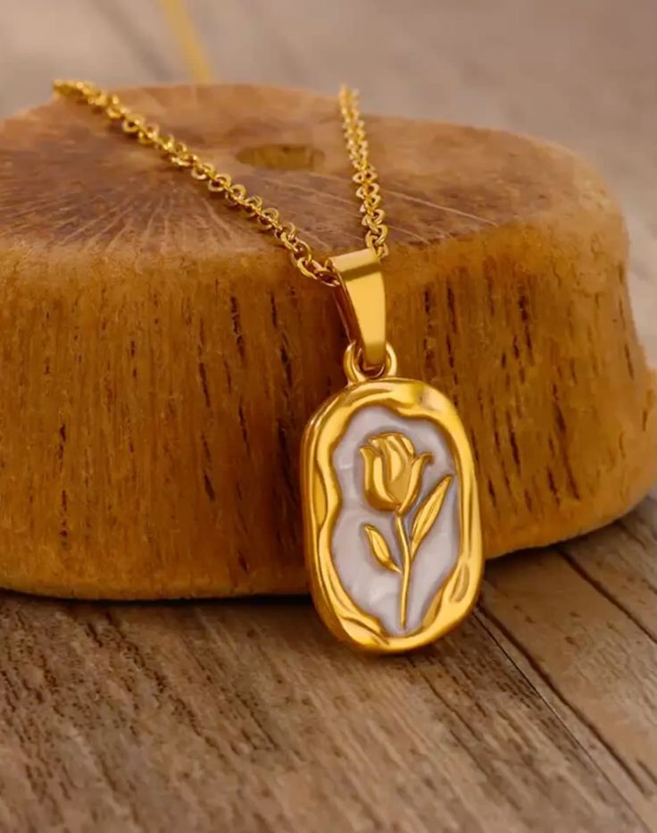 Detailed Floral Cameo Necklace — Tarnish-Resistant