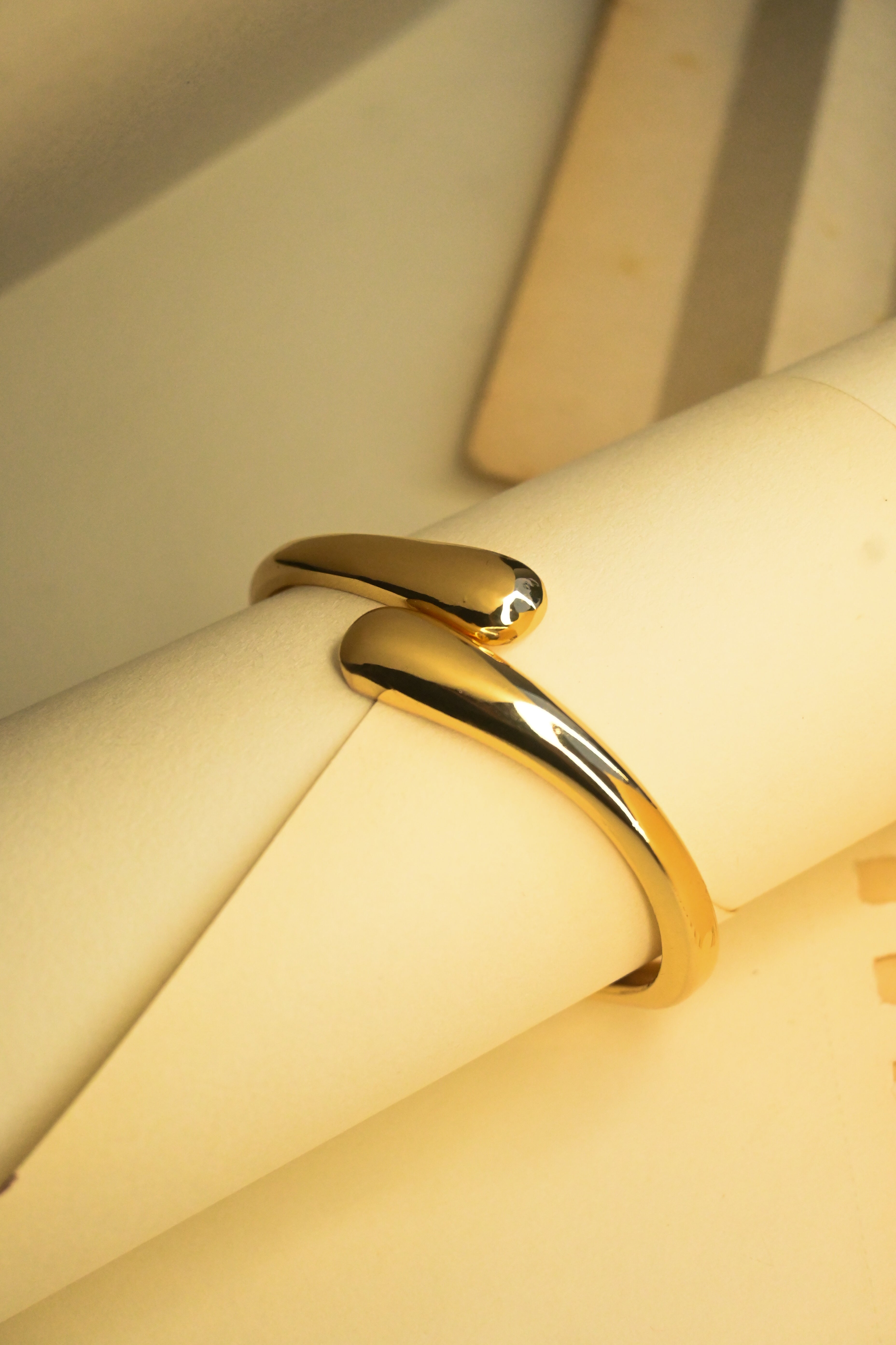Sleek Curve Bangle