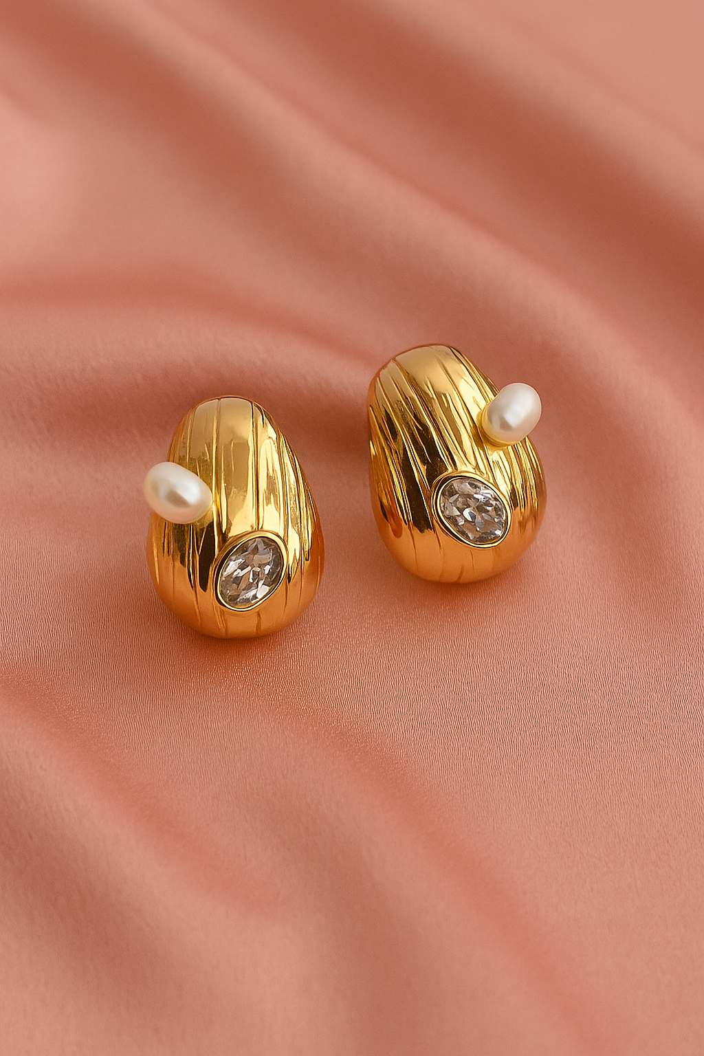 Pearl Wink Studs